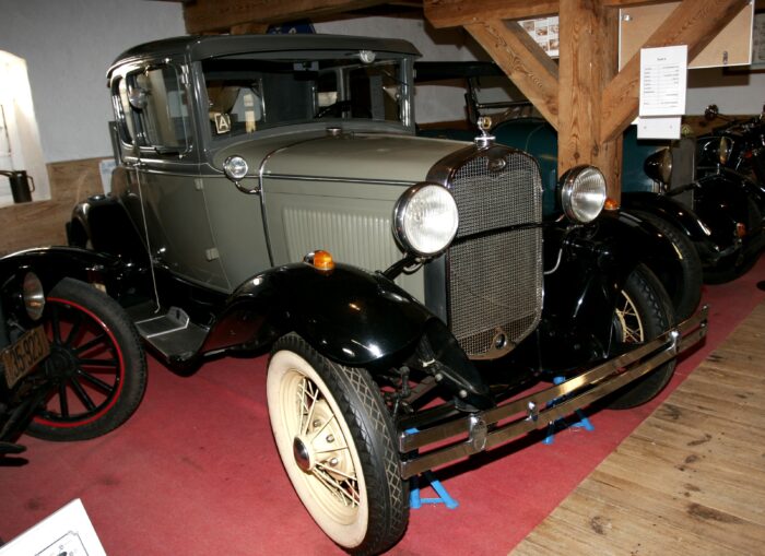 http://www.oldtimermuseum-grossraden.de/images/museum/4.jpg