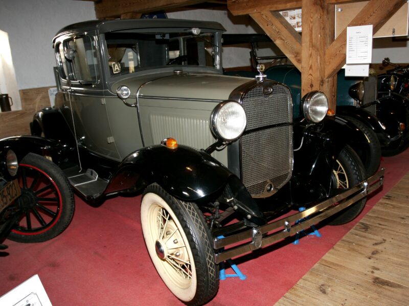 http://www.oldtimermuseum-grossraden.de/images/museum/4.jpg